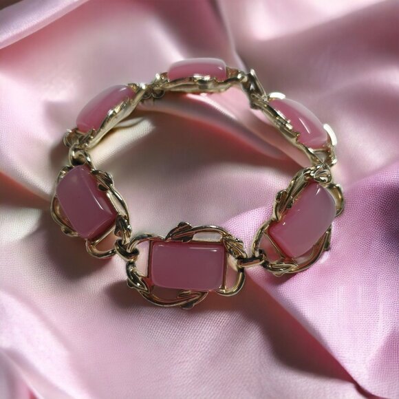 Women Bracelet 7" Gold Tone With Baby Pink Cabochons Fashion Costume Jewlery - Picture 1 of 6